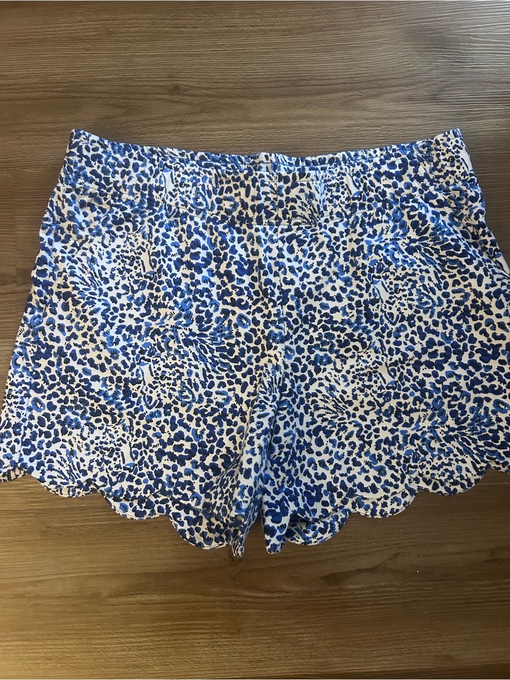 Lilly Pulitzer Blue & White Scallop Hem High-Waist Shorts size large